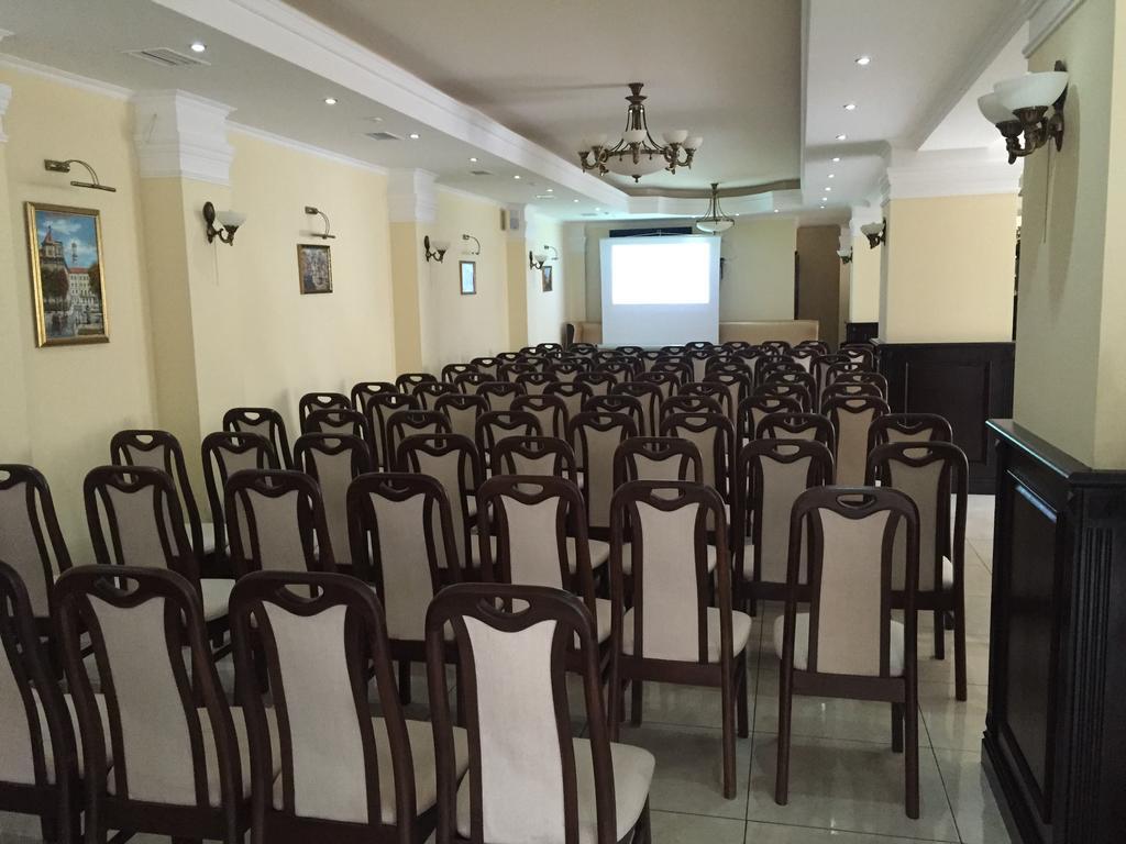 לבוב Hotel Leotel מראה חיצוני תמונה