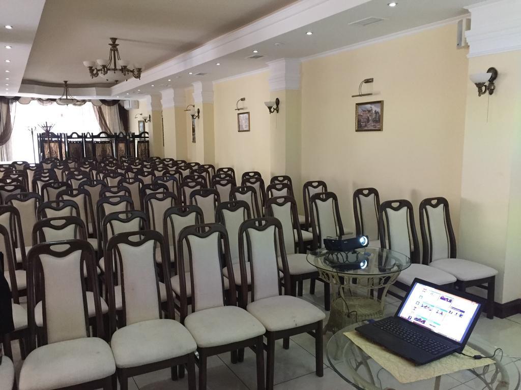 לבוב Hotel Leotel מראה חיצוני תמונה