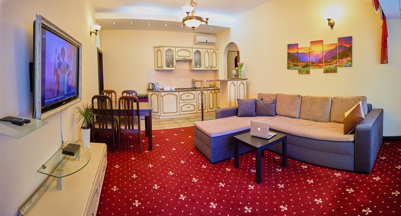 לבוב Hotel Leotel מראה חיצוני תמונה