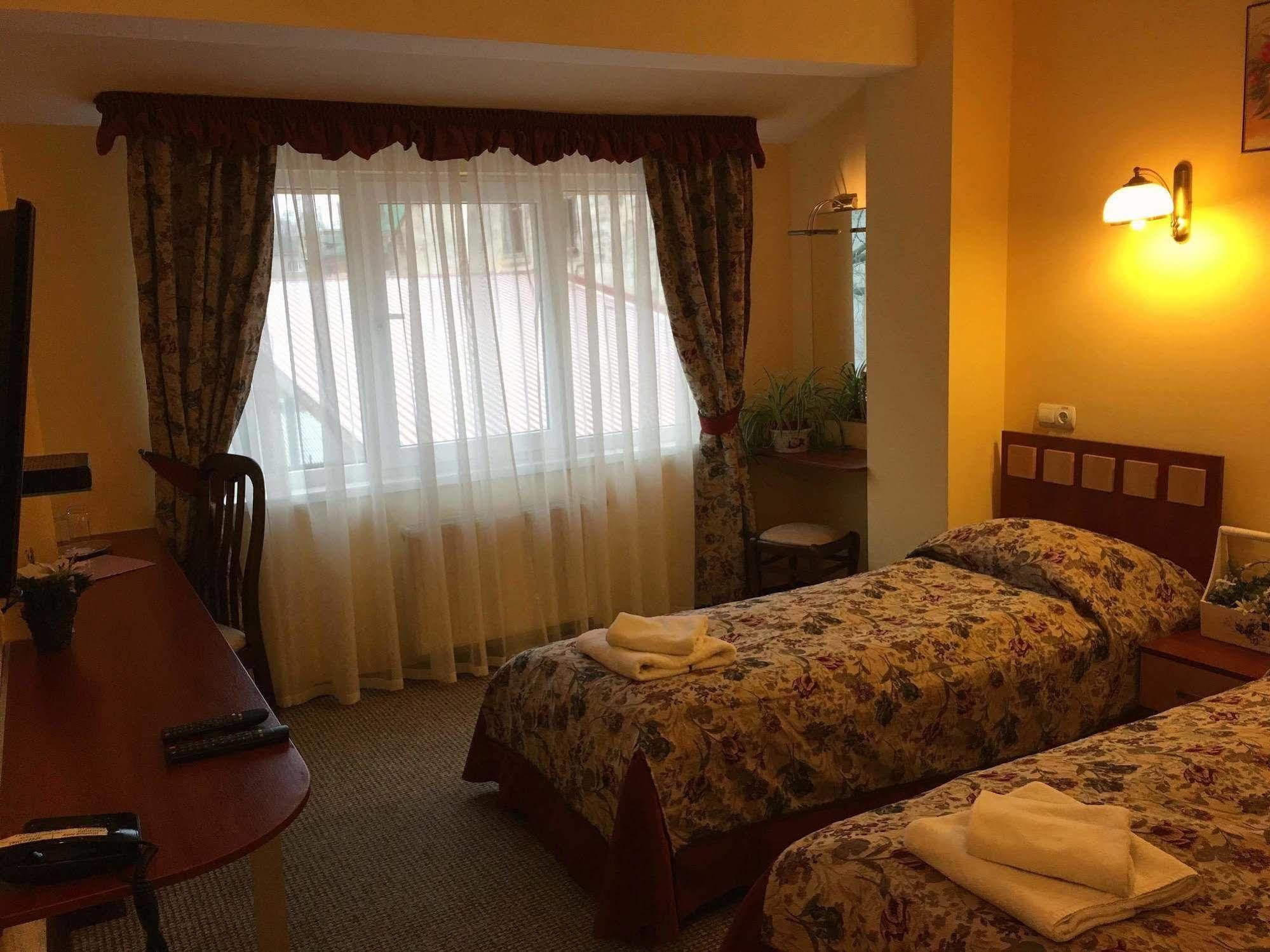 לבוב Hotel Leotel מראה חיצוני תמונה