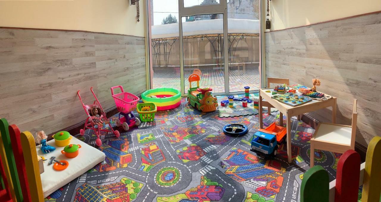לבוב Hotel Leotel מראה חיצוני תמונה